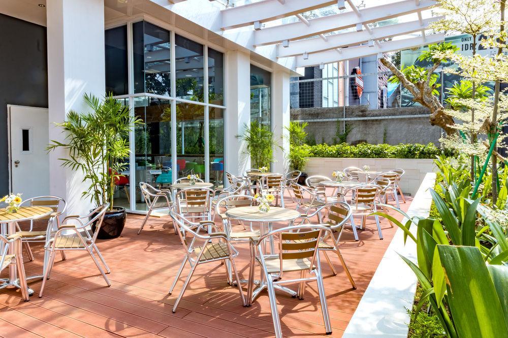 Deka Hotel Surabaya Hr Muhammad Dış mekan fotoğraf