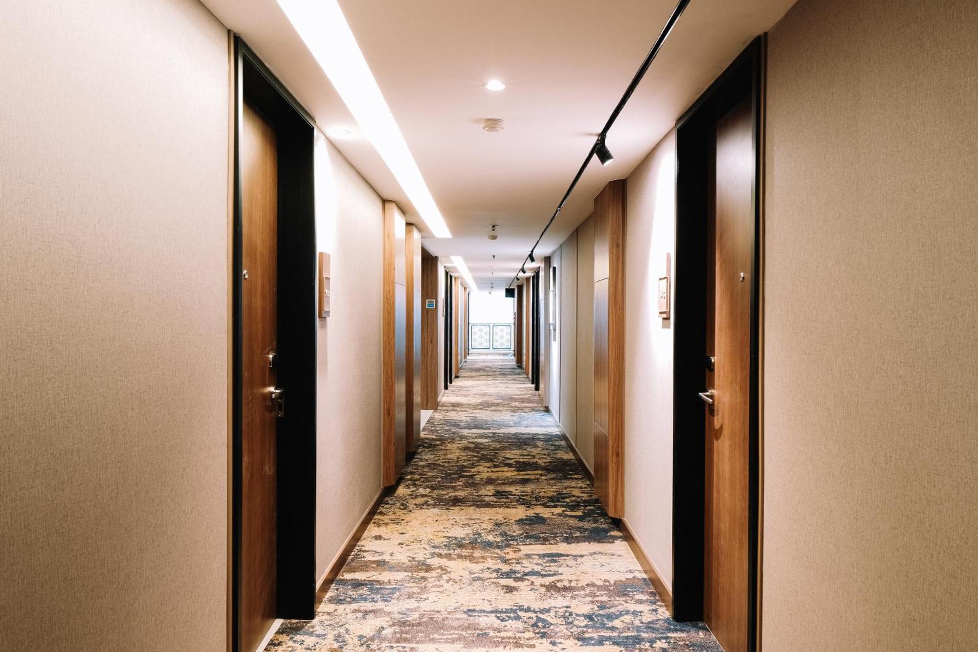 Deka Hotel Surabaya Hr Muhammad Dış mekan fotoğraf