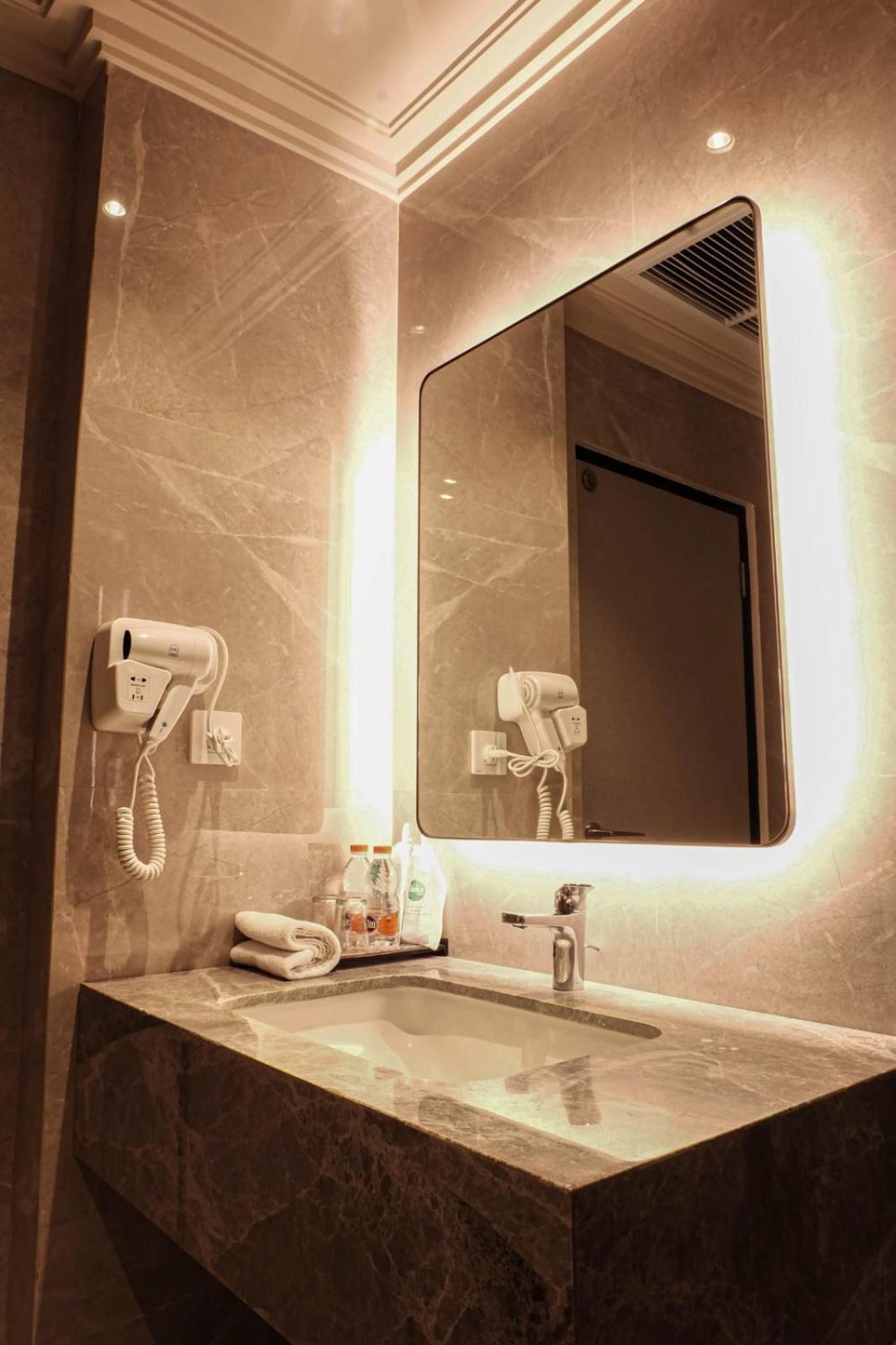Deka Hotel Surabaya Hr Muhammad Oda fotoğraf
