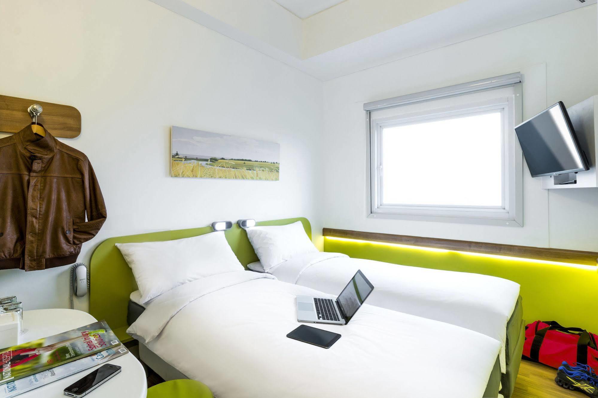Deka Hotel Surabaya Hr Muhammad Dış mekan fotoğraf
