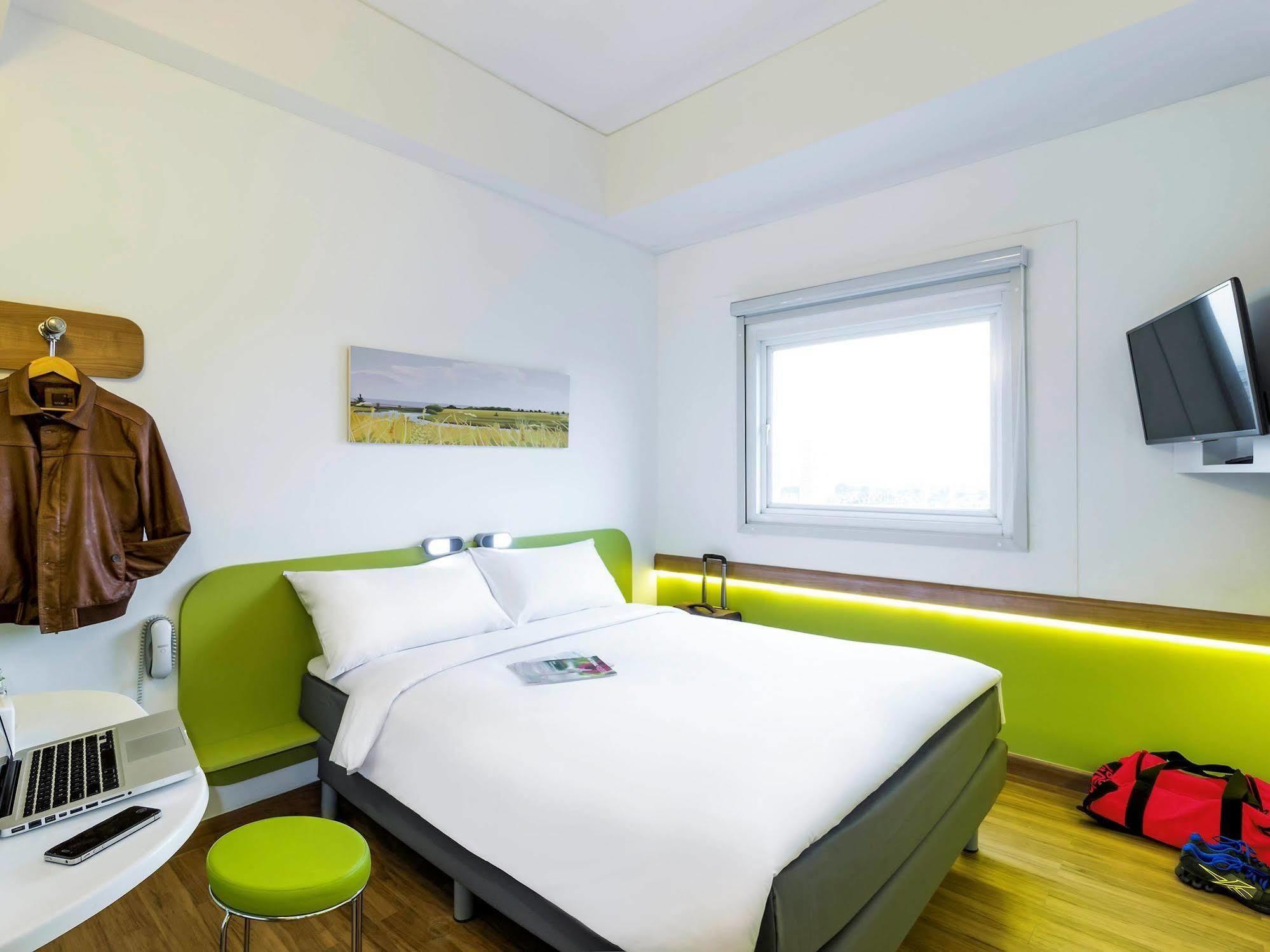 Deka Hotel Surabaya Hr Muhammad Dış mekan fotoğraf